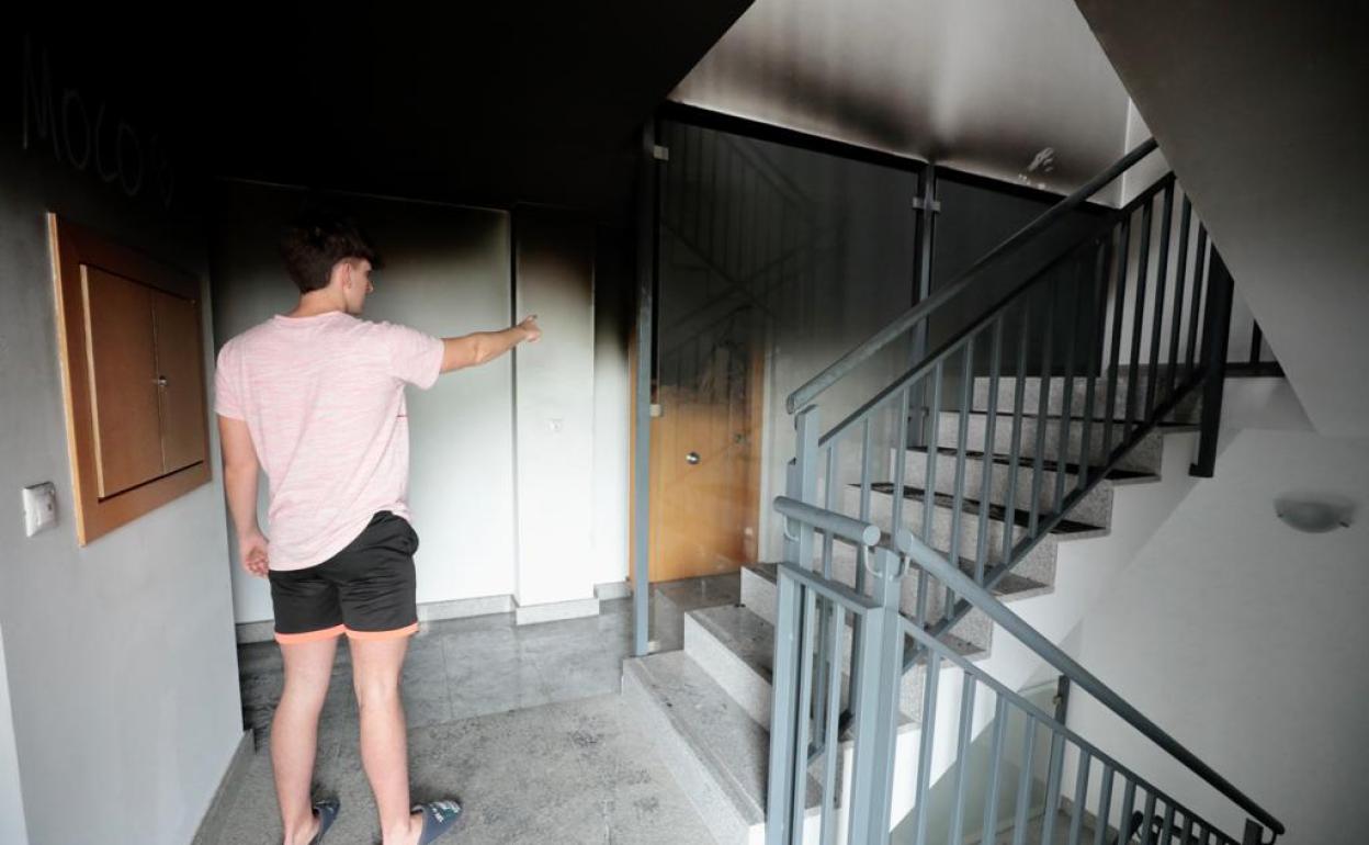 Valladolid: El incendio originado por una vela destroza el salón de una vivienda del barrio Girón