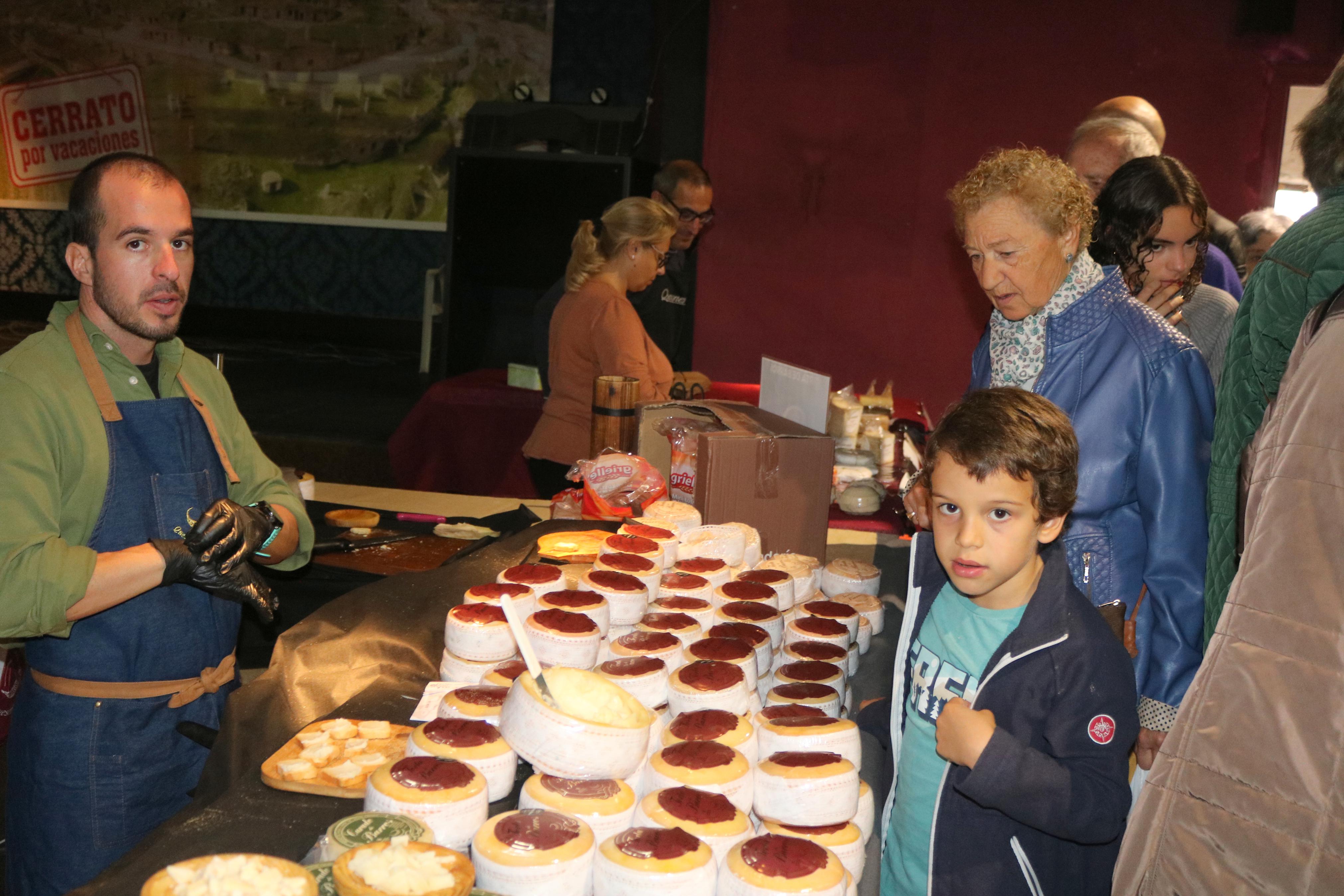 Baltanás celebró una multitudinaria feria del queso y el vino