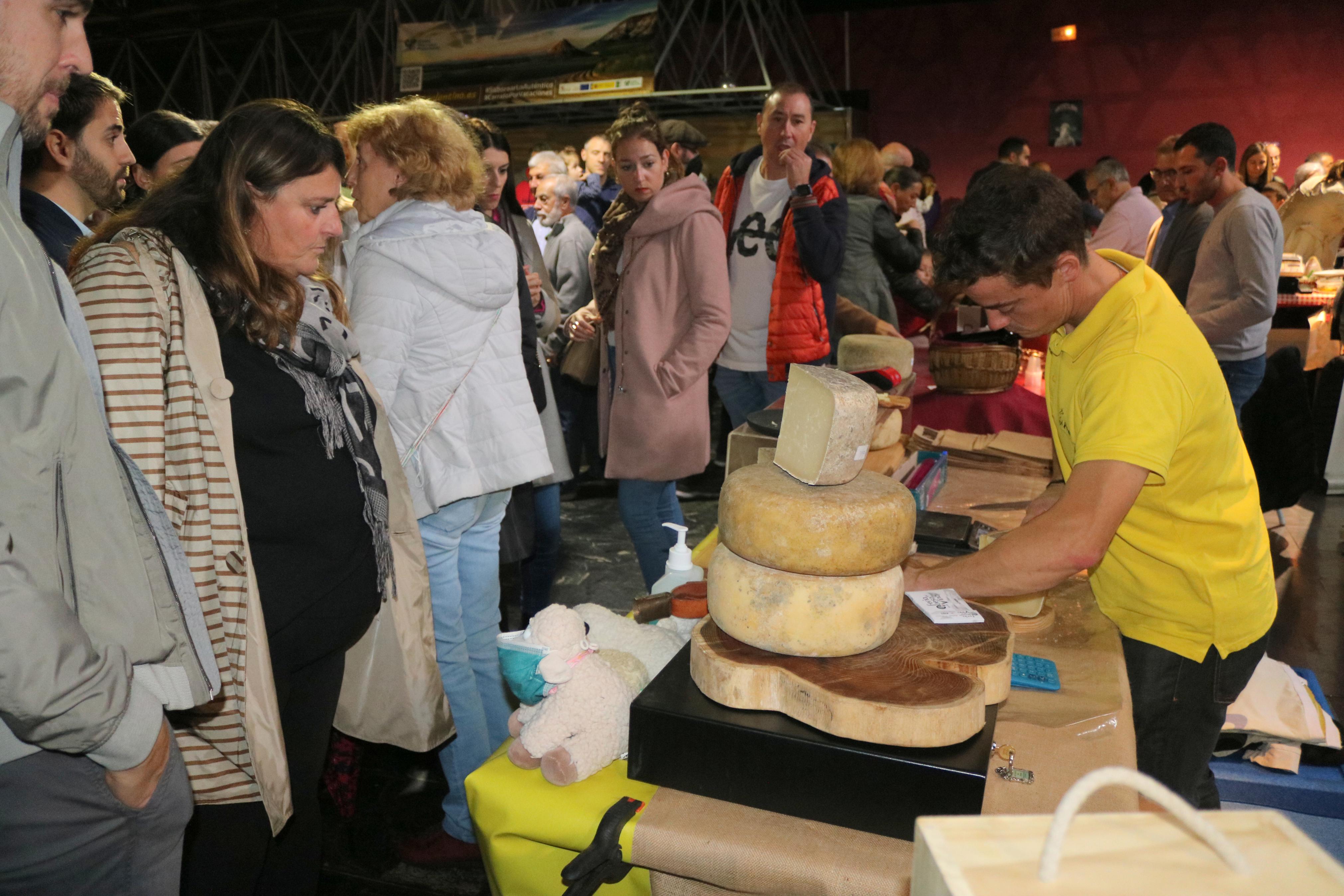 Baltanás celebró una multitudinaria feria del queso y el vino