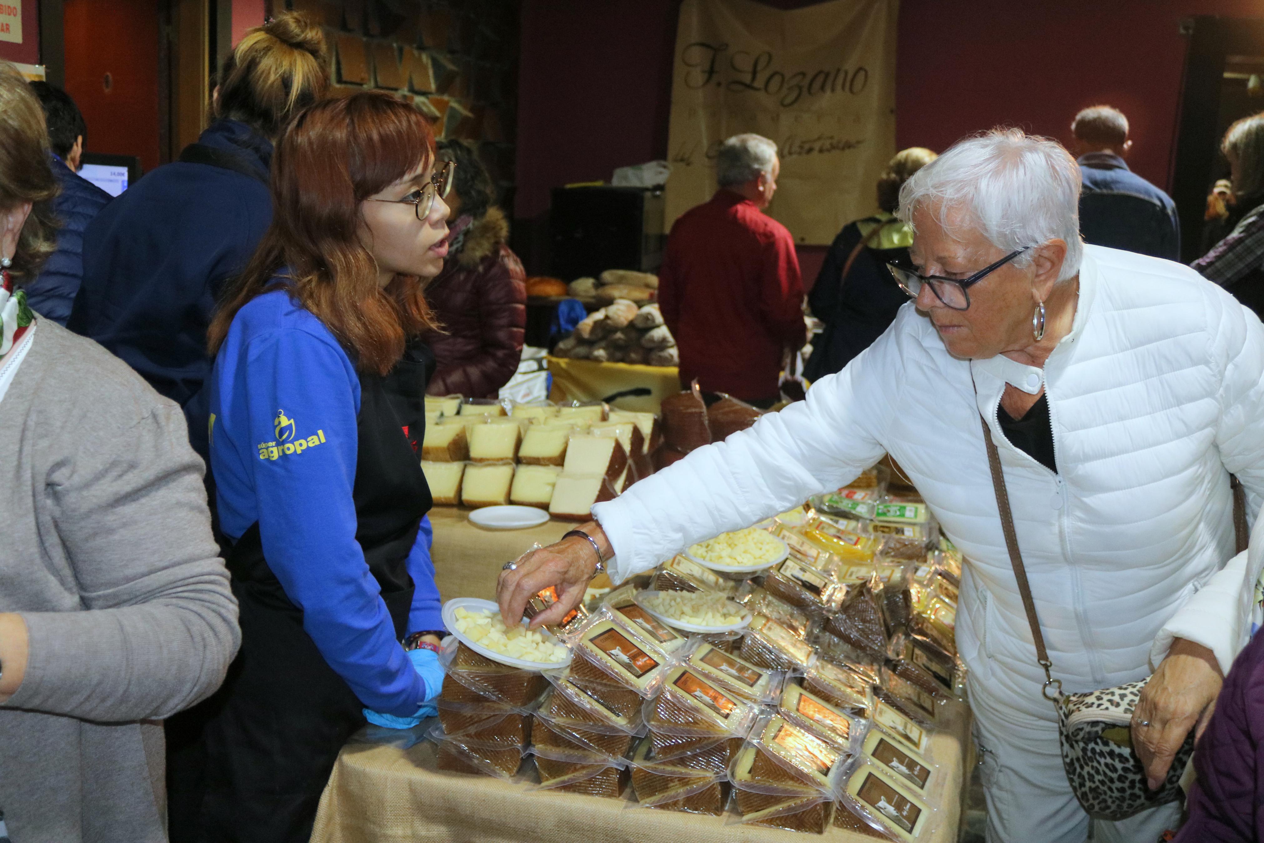 Baltanás celebró una multitudinaria feria del queso y el vino