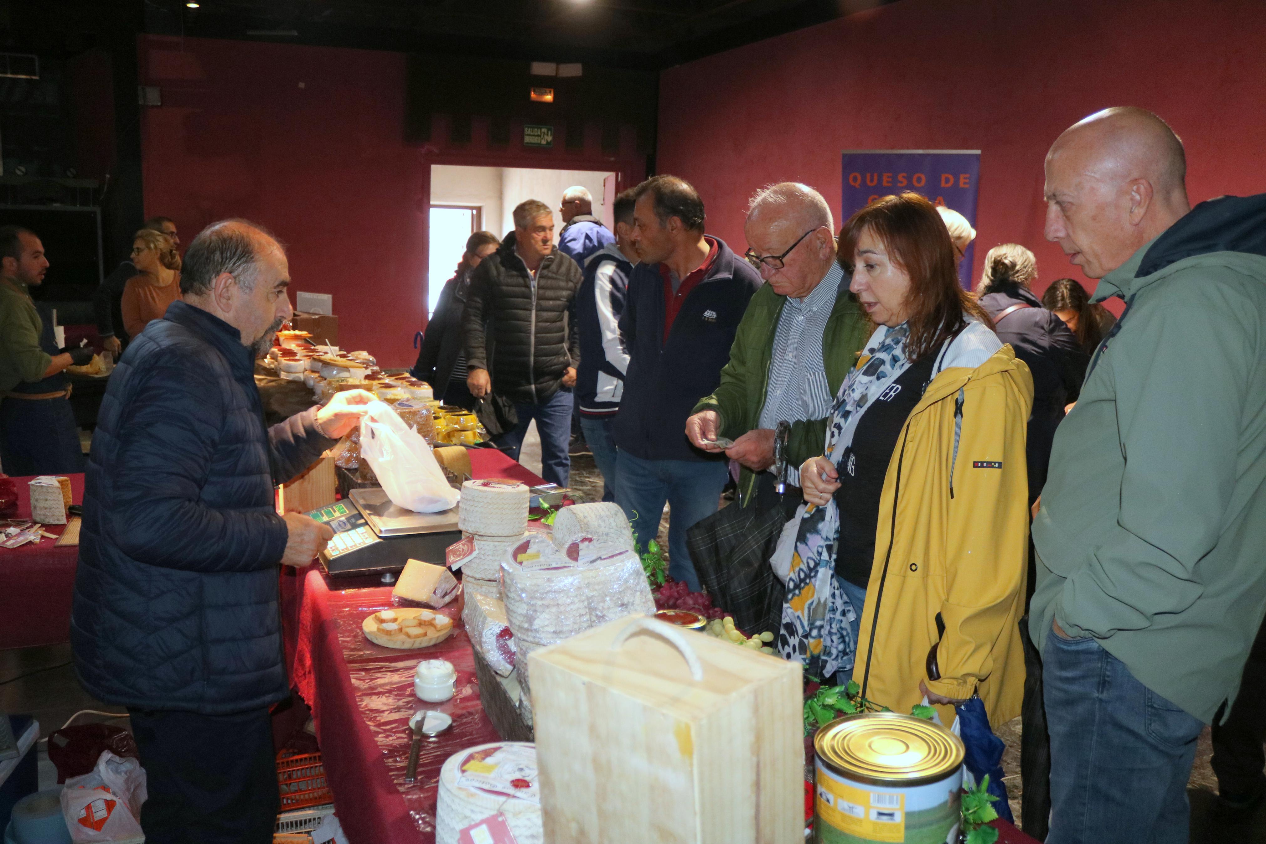 Baltanás celebró una multitudinaria feria del queso y el vino