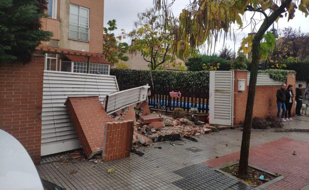 Salamanca: Se empotra contra una casa, destroza la fachada y se da a la fuga