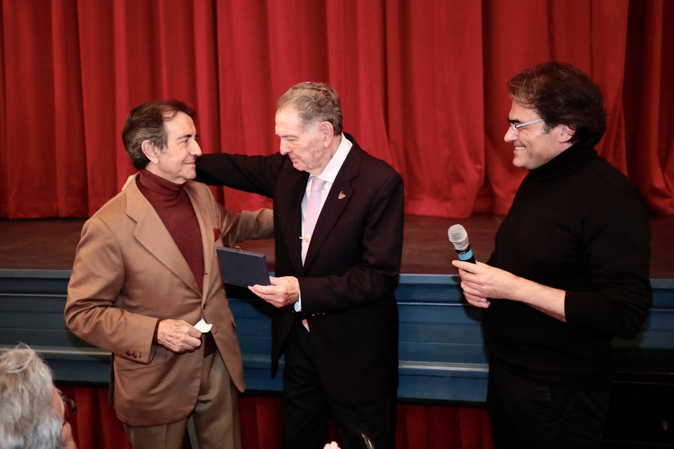 Fotos: El periodista, escritor y actor Ángel María de Pablos ya tiene su butaca en el Teatro Zorrilla de Valladolid