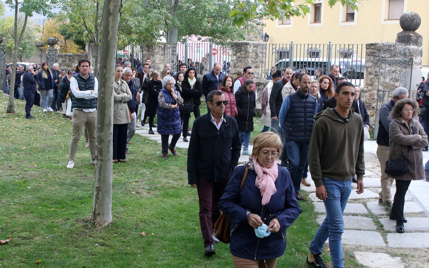 Funeral de Olivia en Torrecaballeros. 