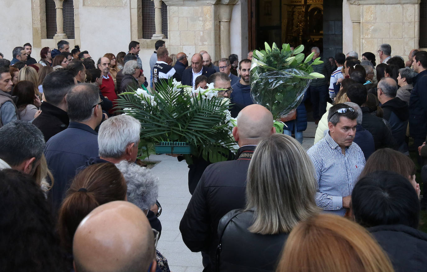 Funeral de Olivia en Torrecaballeros. 