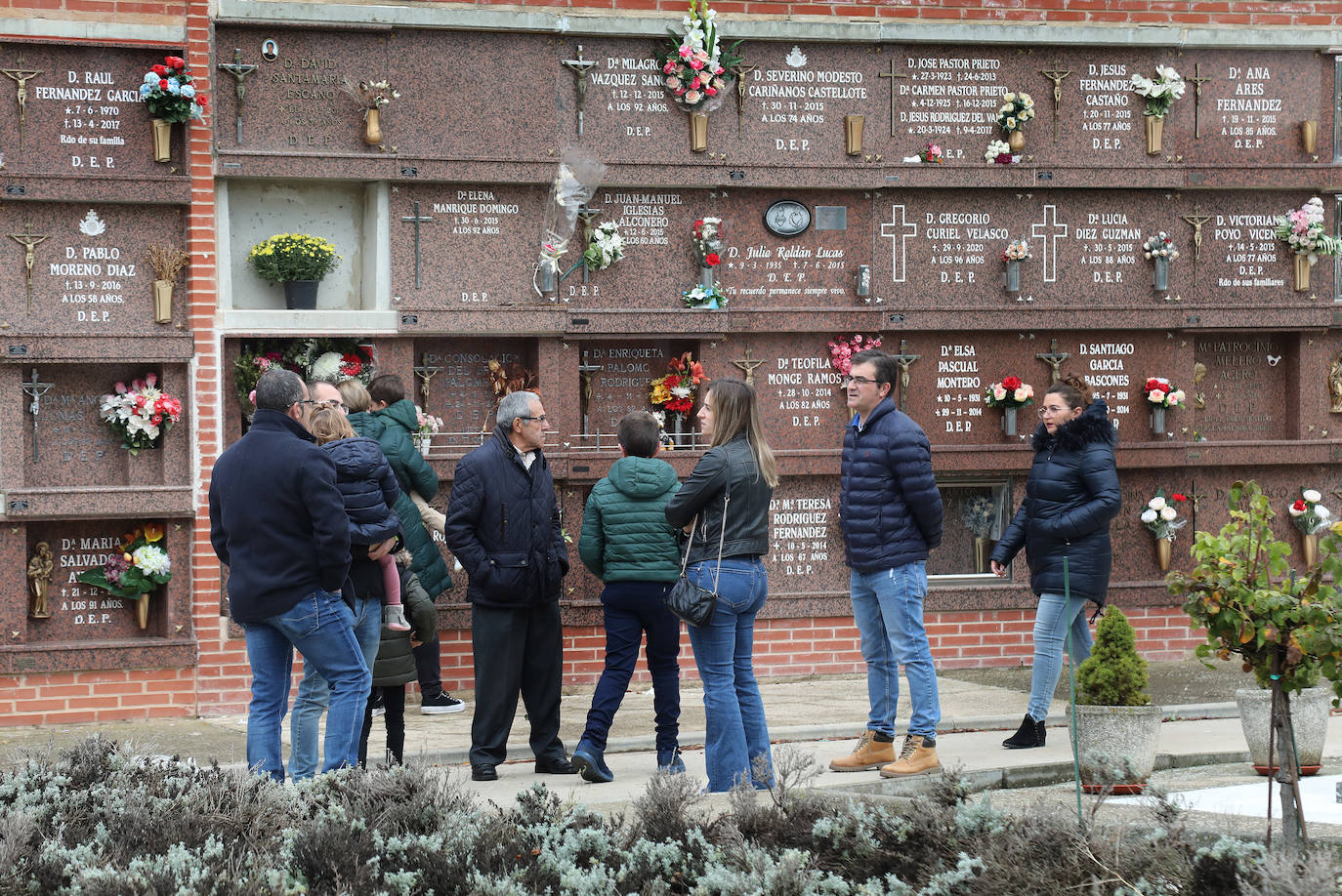 Fotos: Palencia recuerda a sus difuntos en Todos los Santos