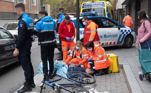 Herido un ciclista de Glovo al ser golpeado por un coche en Vadillos