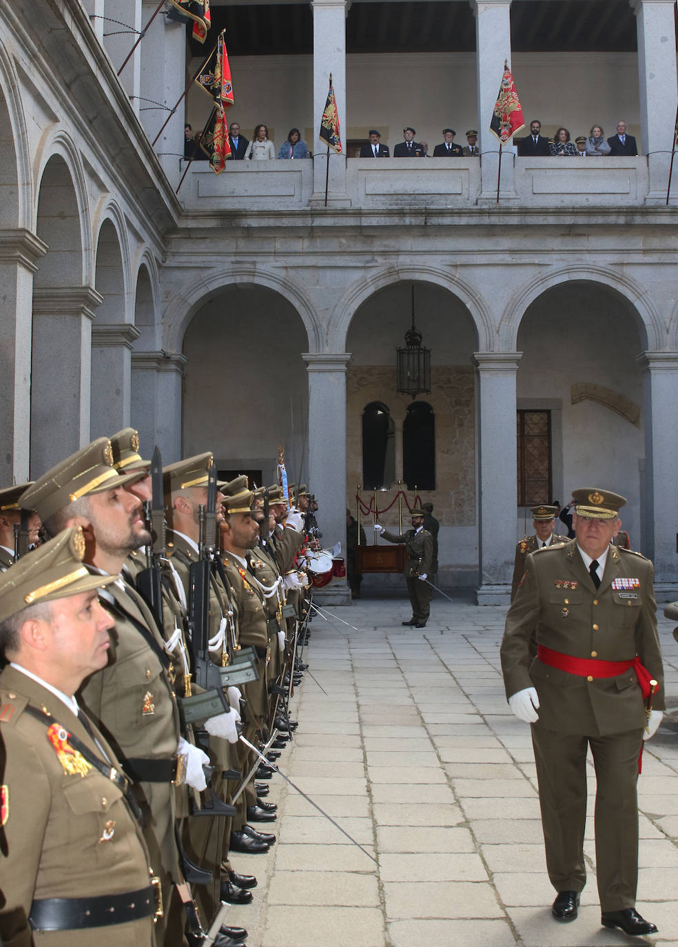 Inicio del curso de la Academia de Artillería de Segovia. 