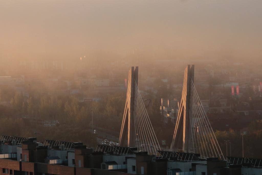 Fotos: Valladolid amanece envuelta en un fino manto de niebla