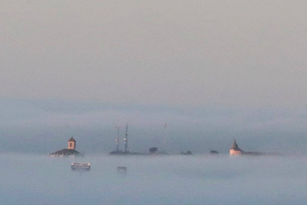 Fotos: Valladolid amanece envuelta en un fino manto de niebla