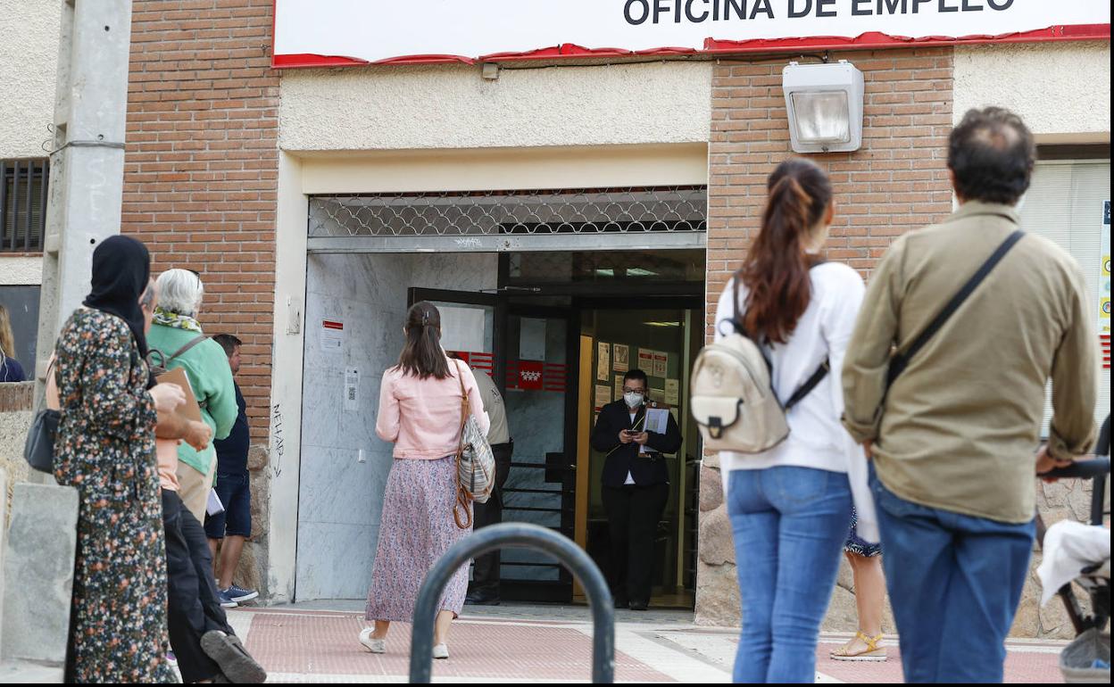 Oficina de empleo en Madrid.