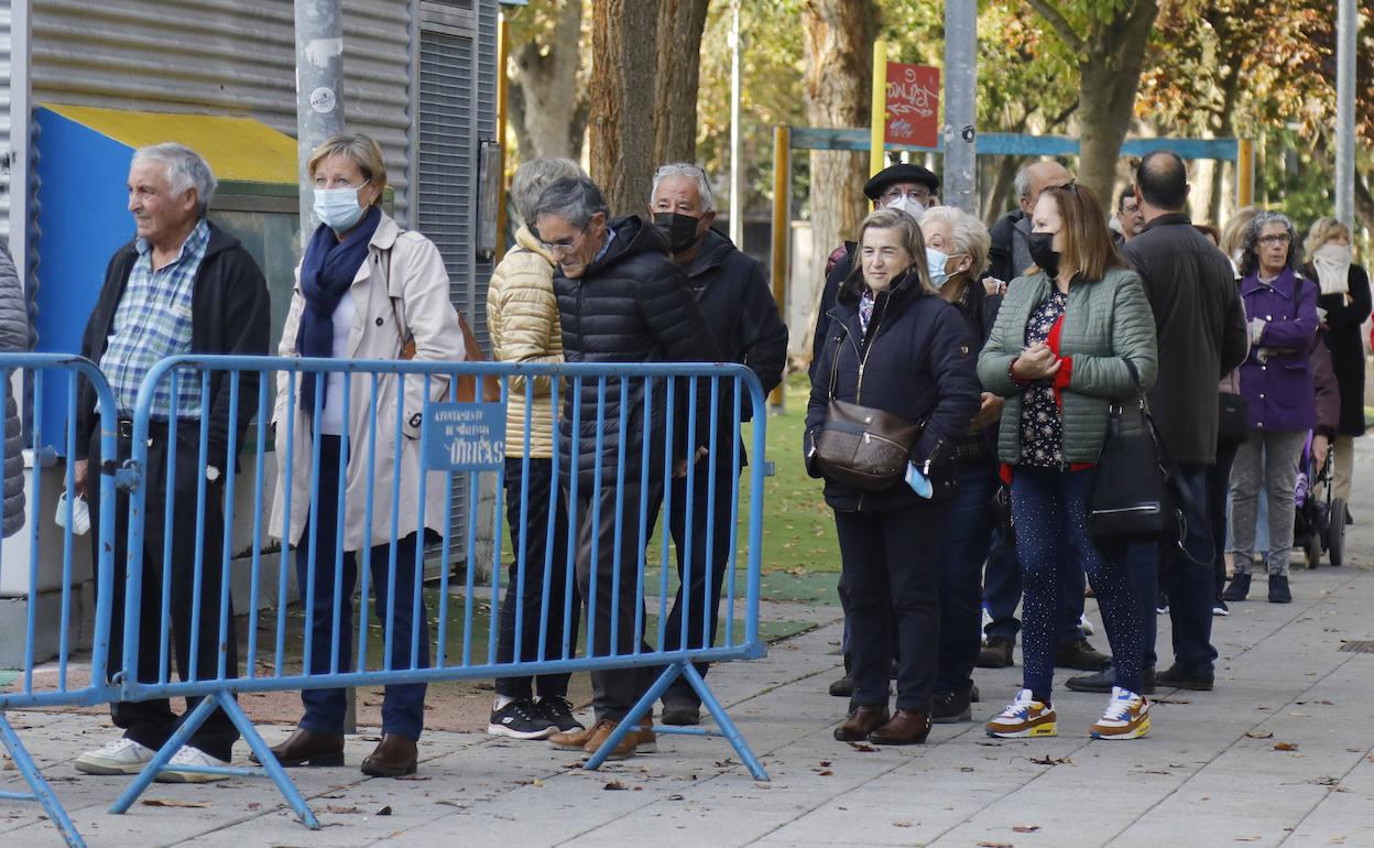 Colas de vacunación esta semana en el parque del Salón. 