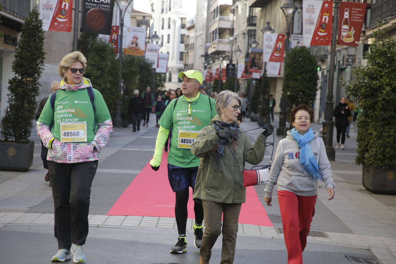 Fotos: La marcha contra el cáncer llena Valladolid de verde