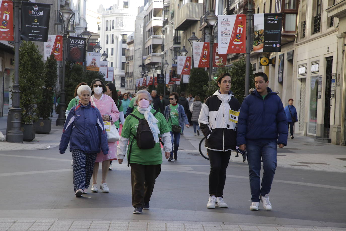 Fotos: La marcha contra el cáncer llena Valladolid de verde