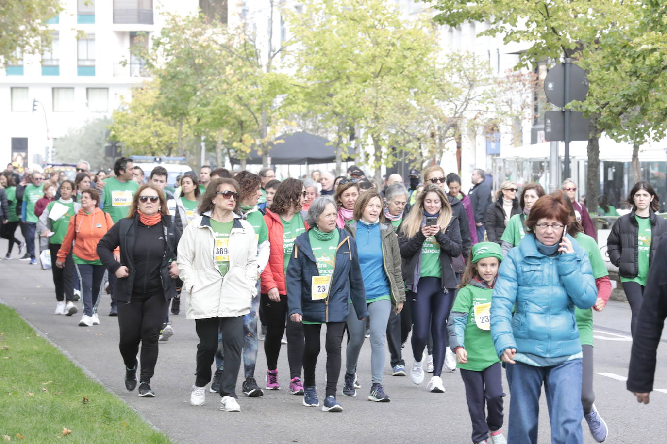 Fotos: La marcha contra el cáncer llena Valladolid de verde