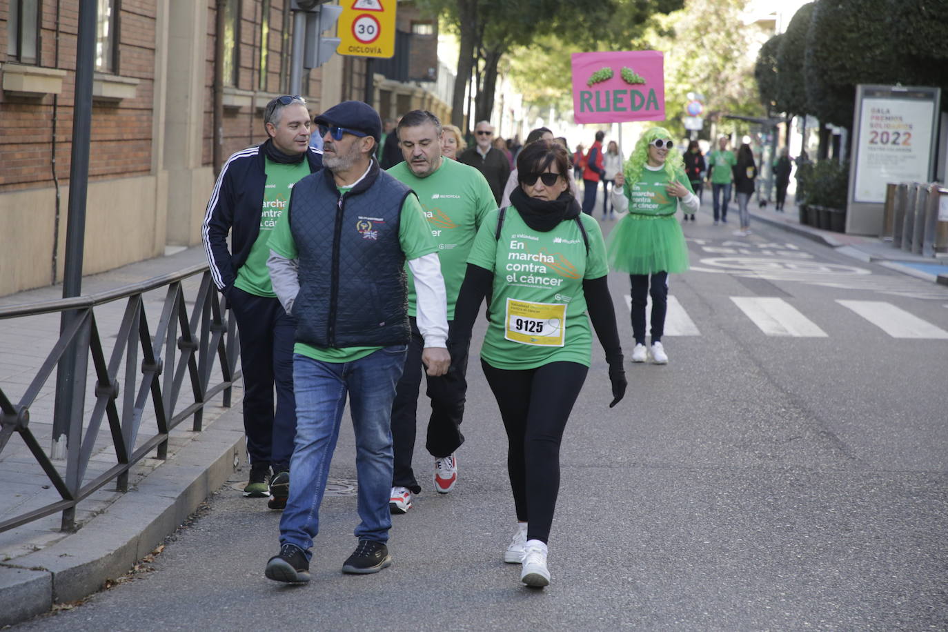 Fotos: La marcha contra el cáncer llena Valladolid de verde