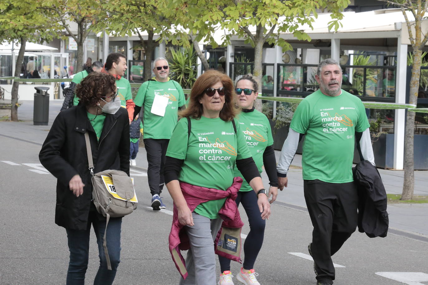 Fotos: La marcha contra el cáncer llena Valladolid de verde