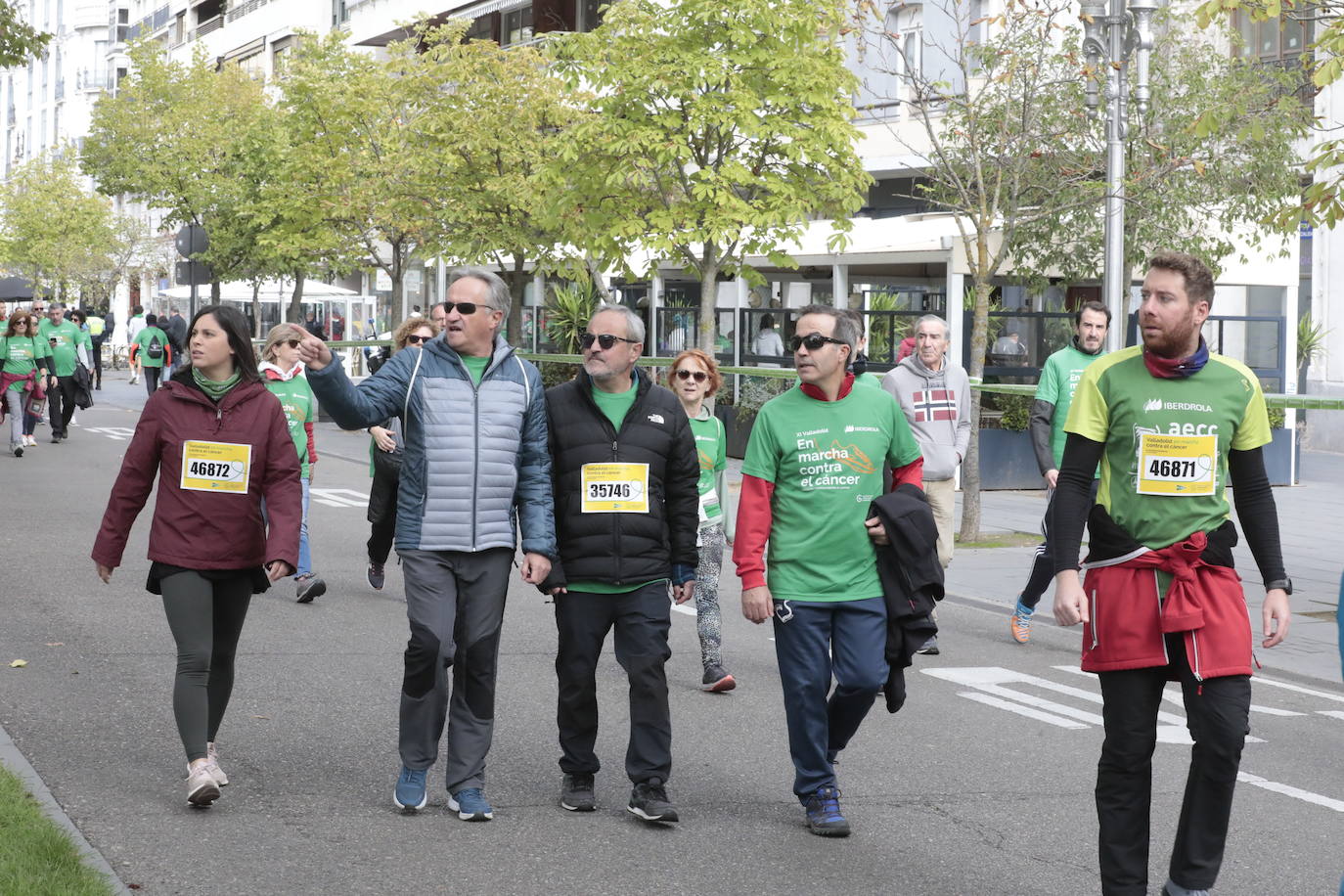 Fotos: La marcha contra el cáncer llena Valladolid de verde