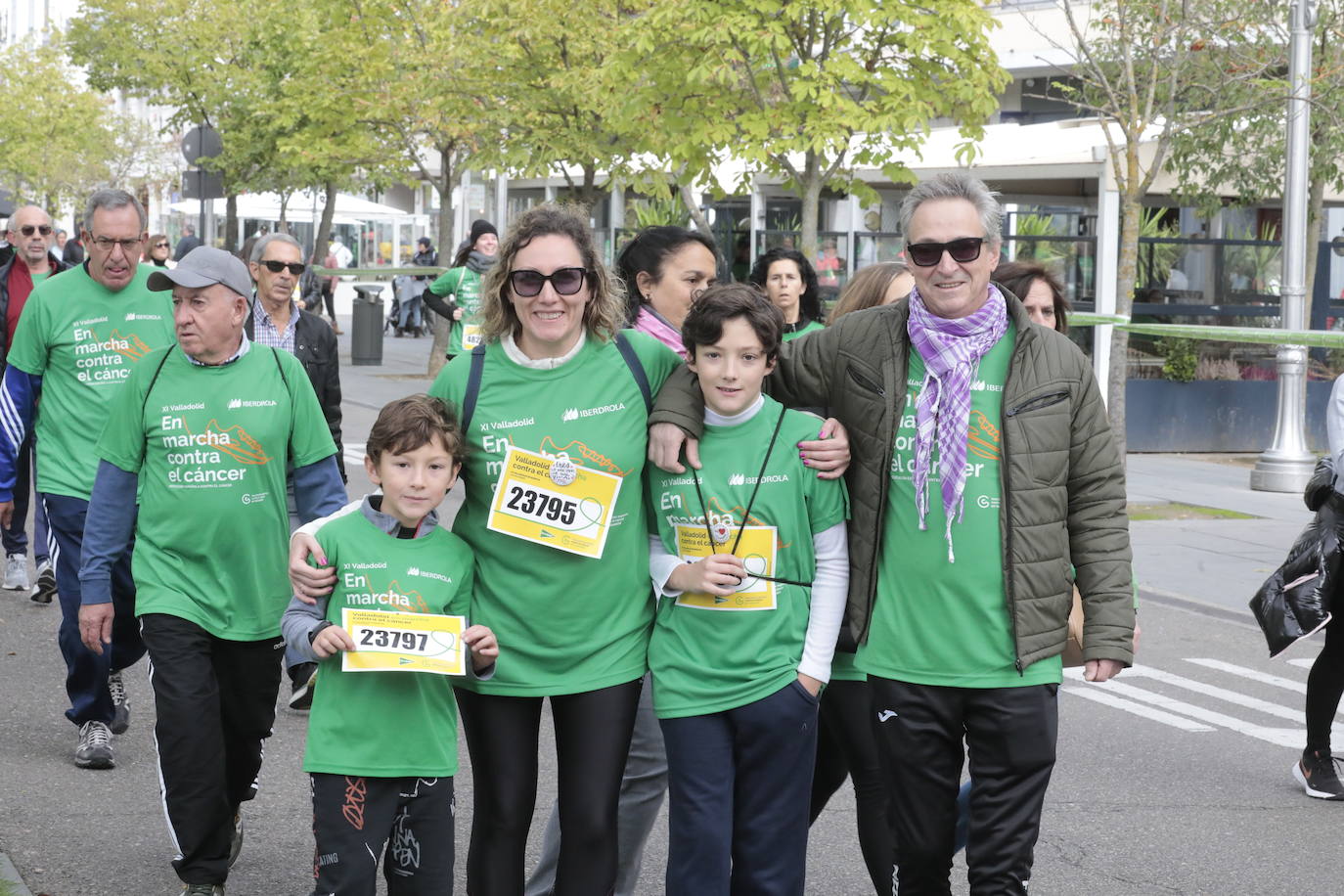 Fotos: La marcha contra el cáncer llena Valladolid de verde