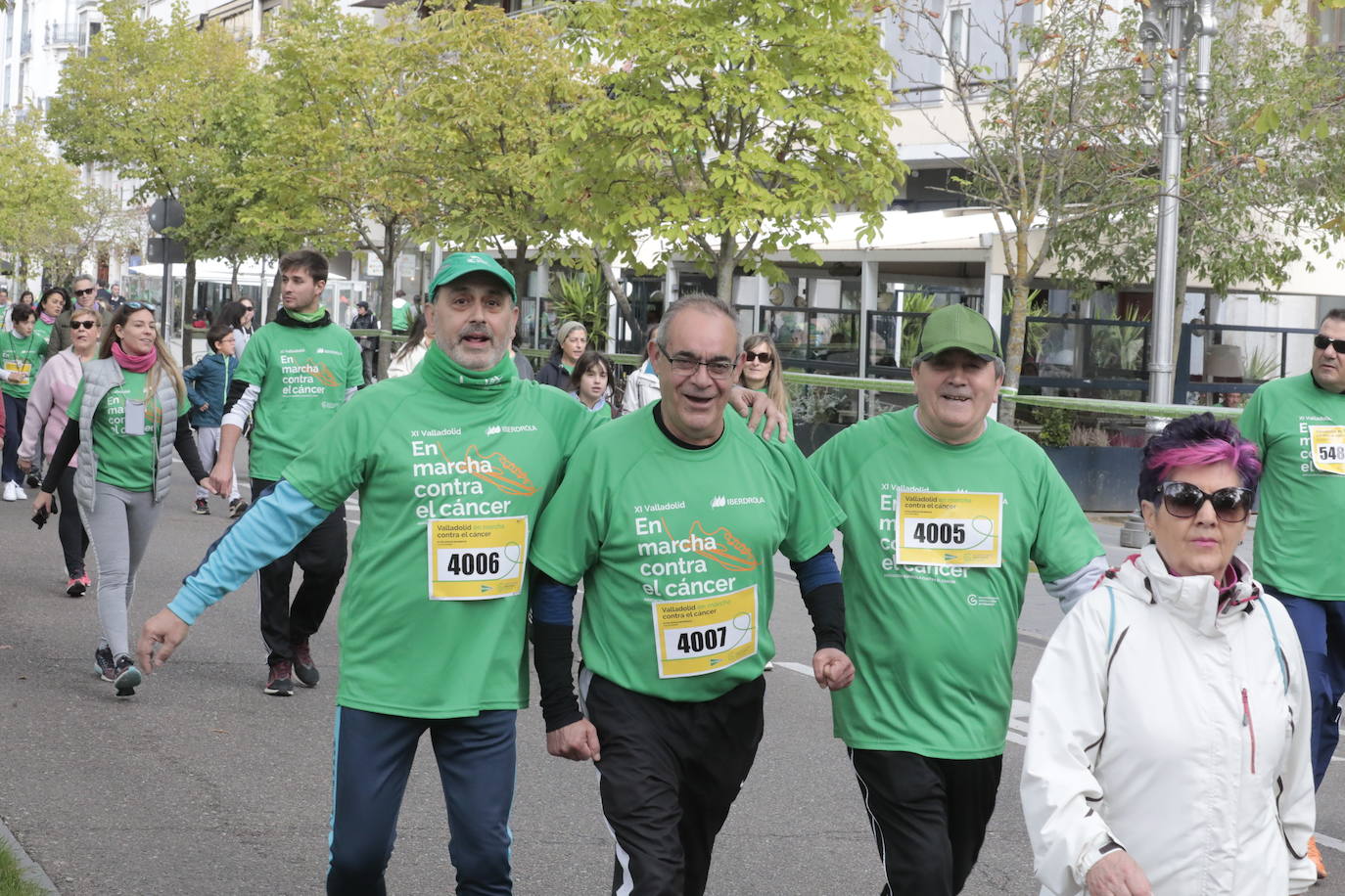 Fotos: La marcha contra el cáncer llena Valladolid de verde