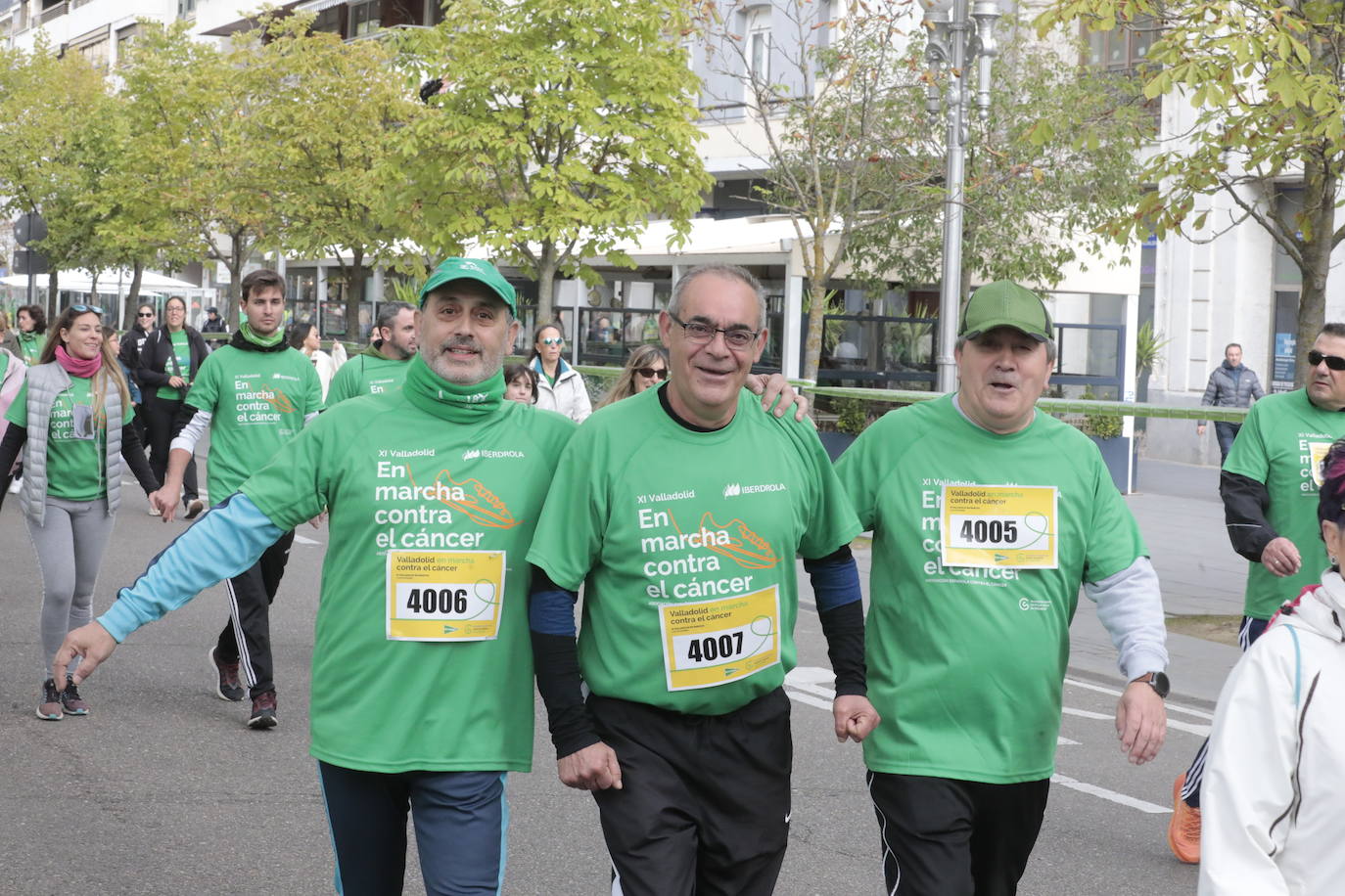 Fotos: La marcha contra el cáncer llena Valladolid de verde