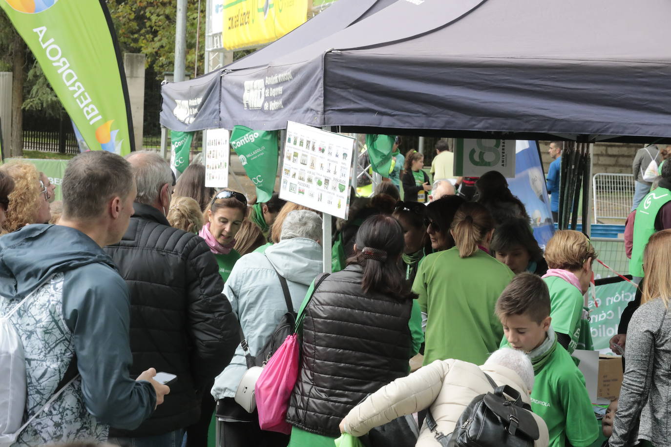 Fotos: La marcha contra el cáncer llena Valladolid de verde