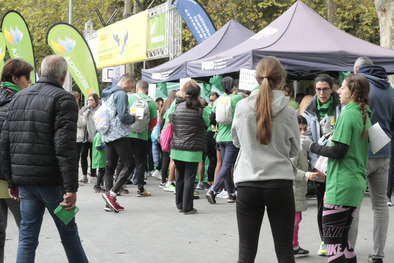 Fotos: La marcha contra el cáncer llena Valladolid de verde