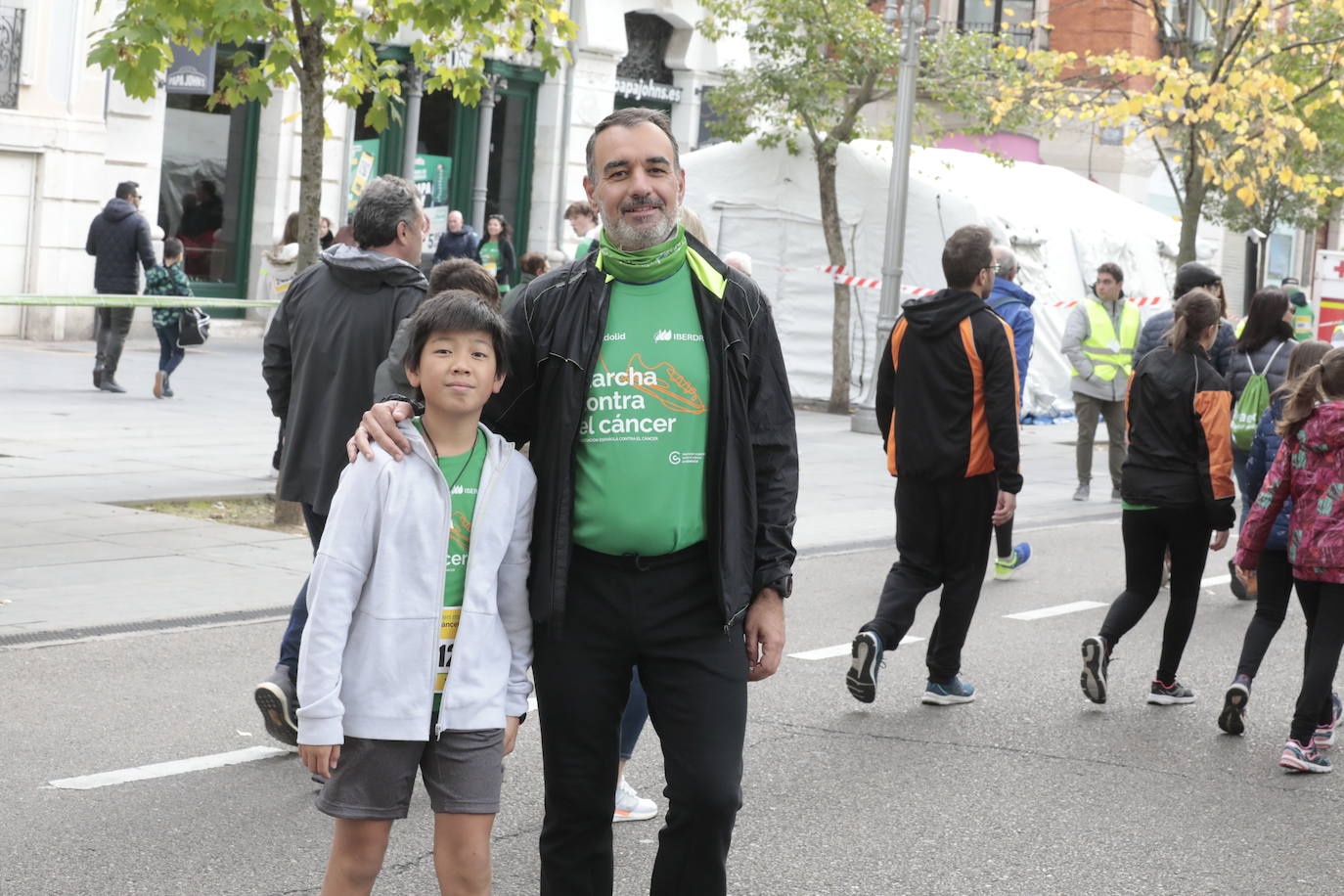 Fotos: La marcha contra el cáncer llena Valladolid de verde