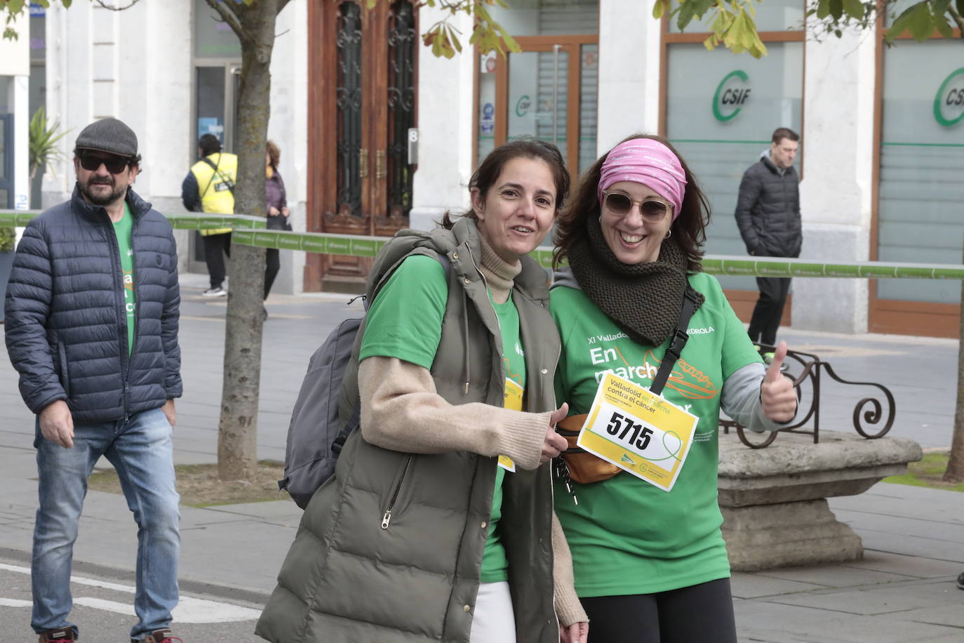 Fotos: La marcha contra el cáncer llena Valladolid de verde