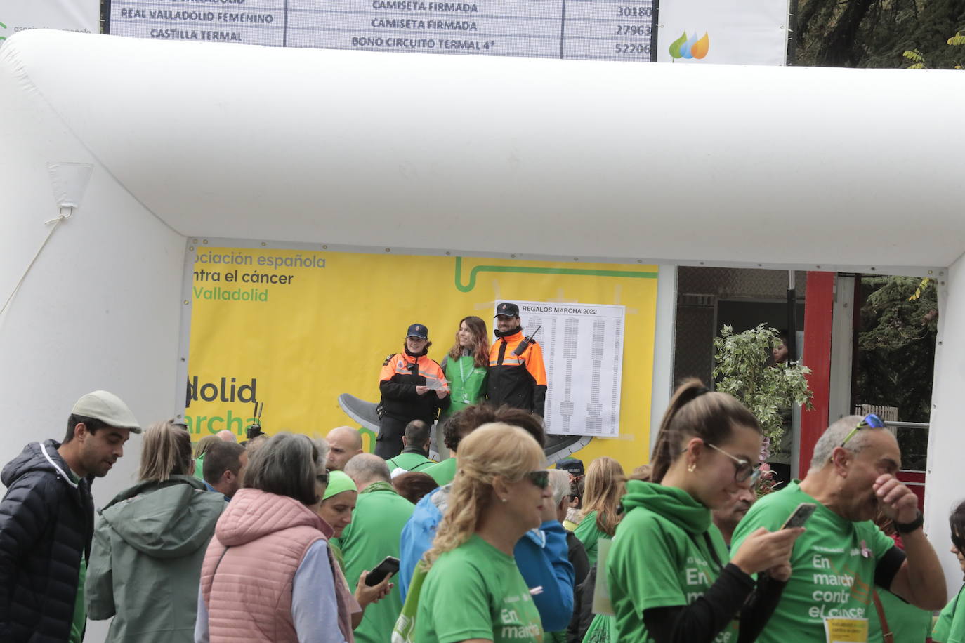 Fotos: La marcha contra el cáncer llena Valladolid de verde