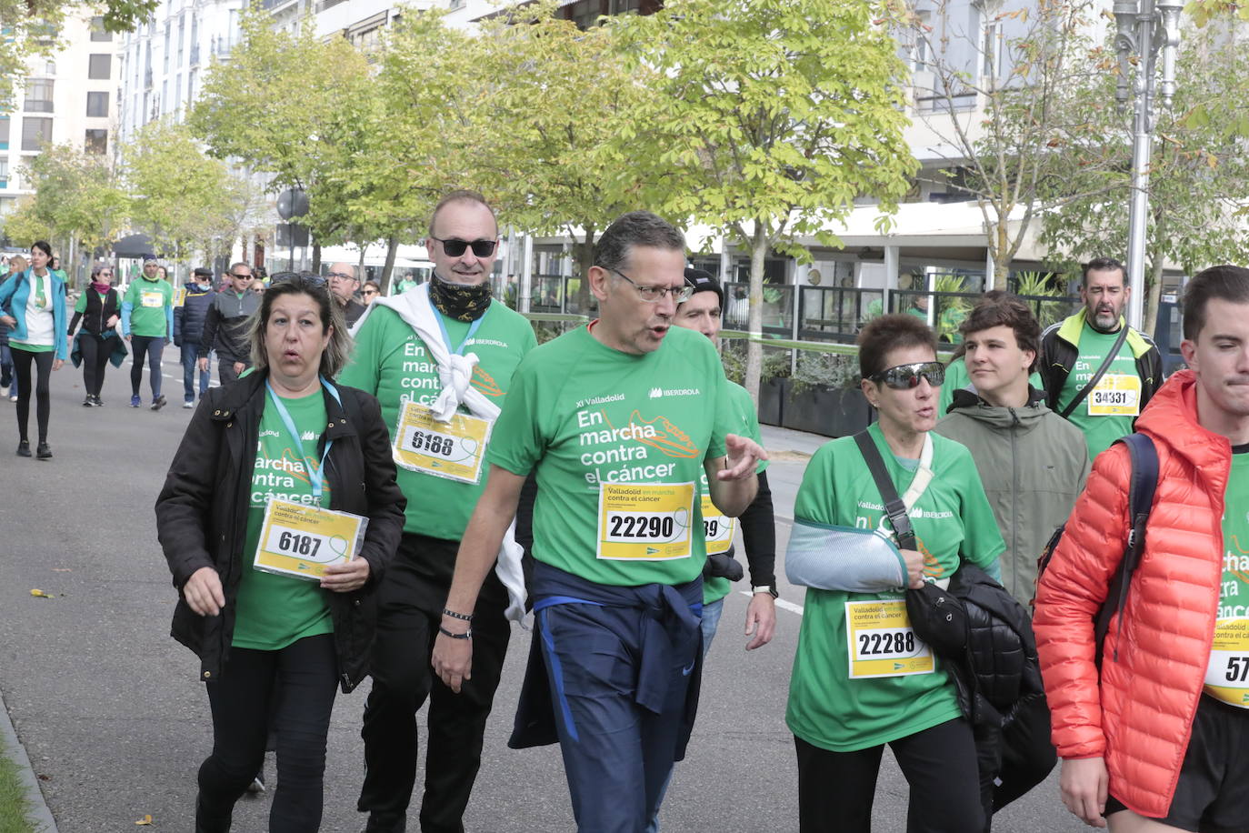 Fotos: La marcha contra el cáncer llena Valladolid de verde