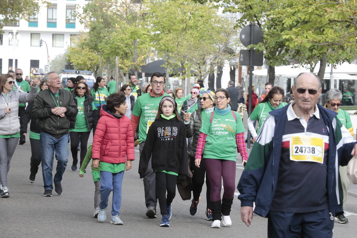 Fotos: La marcha contra el cáncer llena Valladolid de verde