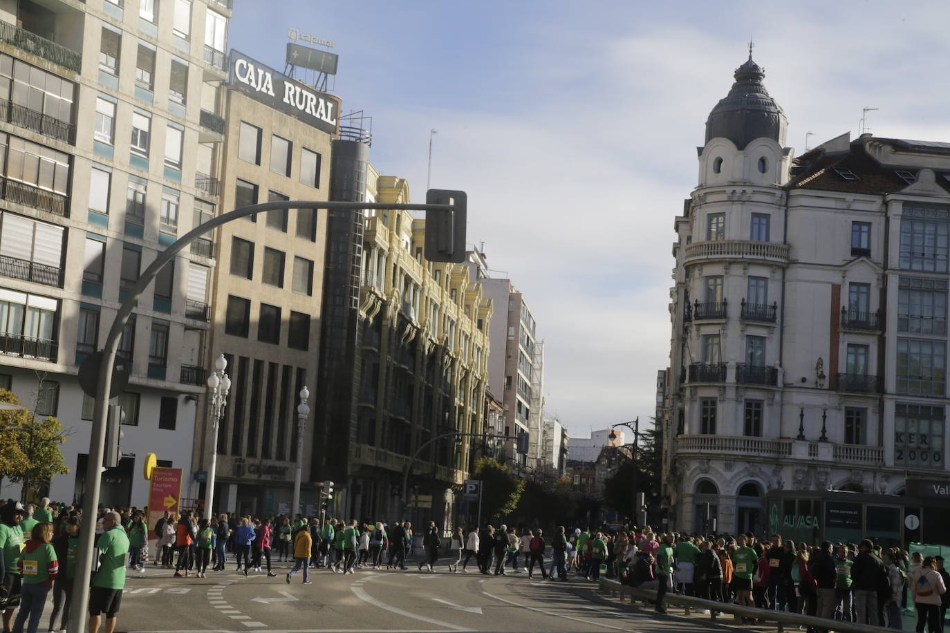 Fotos: La marcha contra el cáncer llena Valladolid de verde