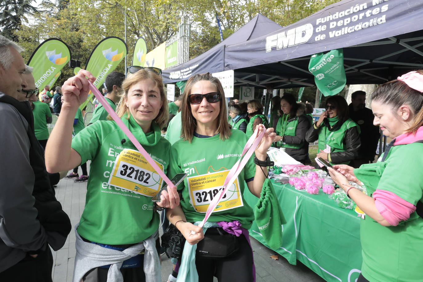 Fotos: La marcha contra el cáncer llena Valladolid de verde