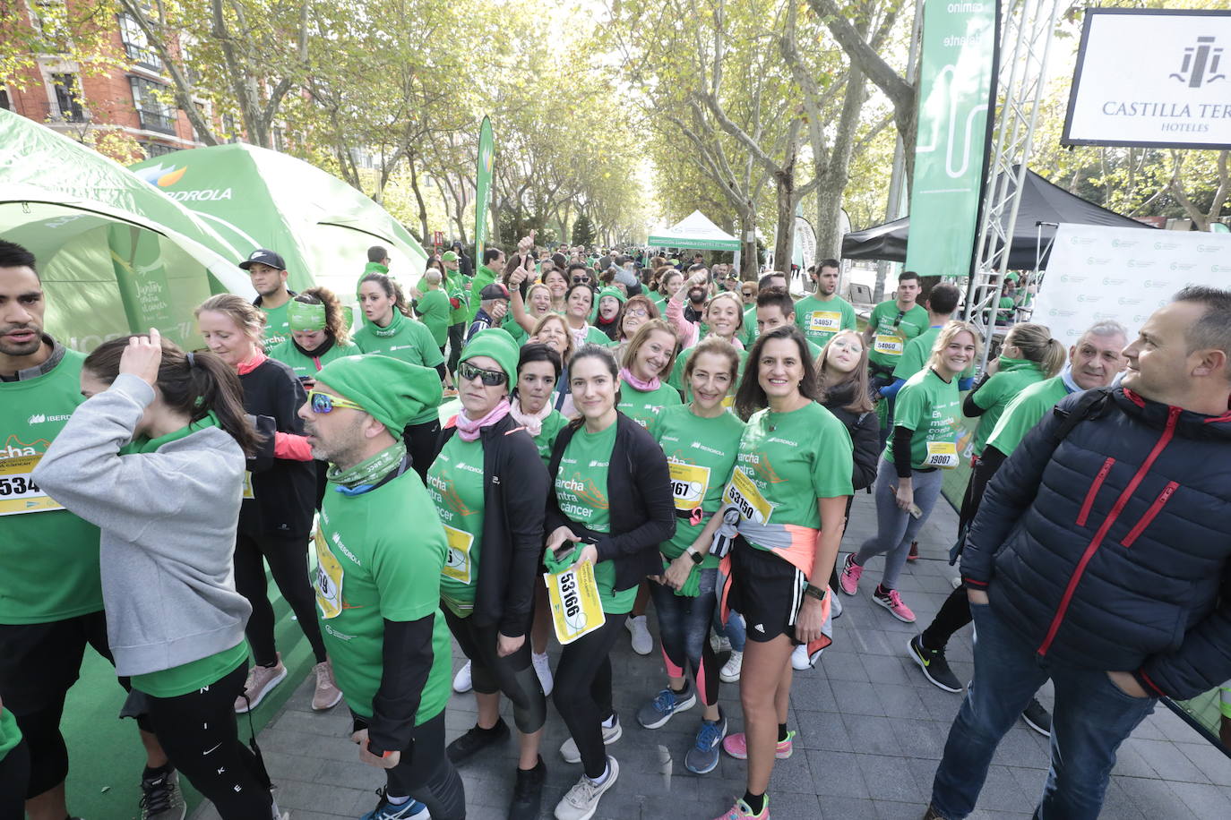 Fotos: La marcha contra el cáncer llena Valladolid de verde