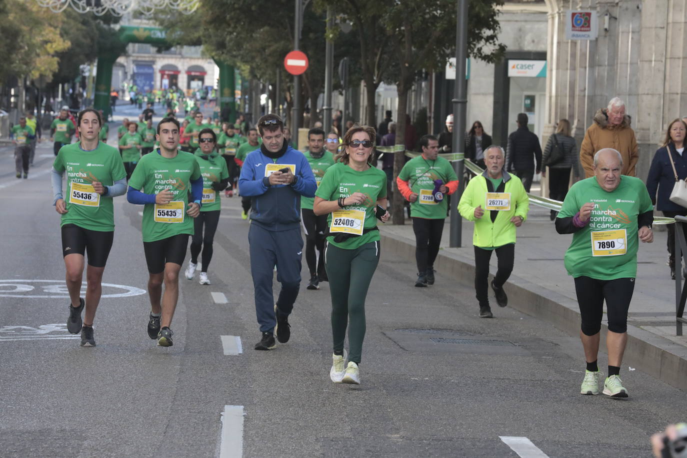 Fotos: La marcha contra el cáncer llena Valladolid de verde