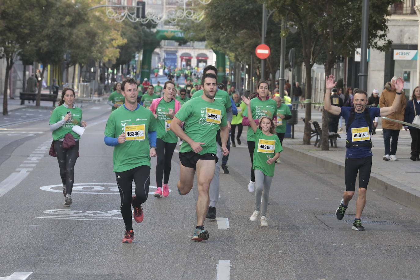 Fotos: La marcha contra el cáncer llena Valladolid de verde