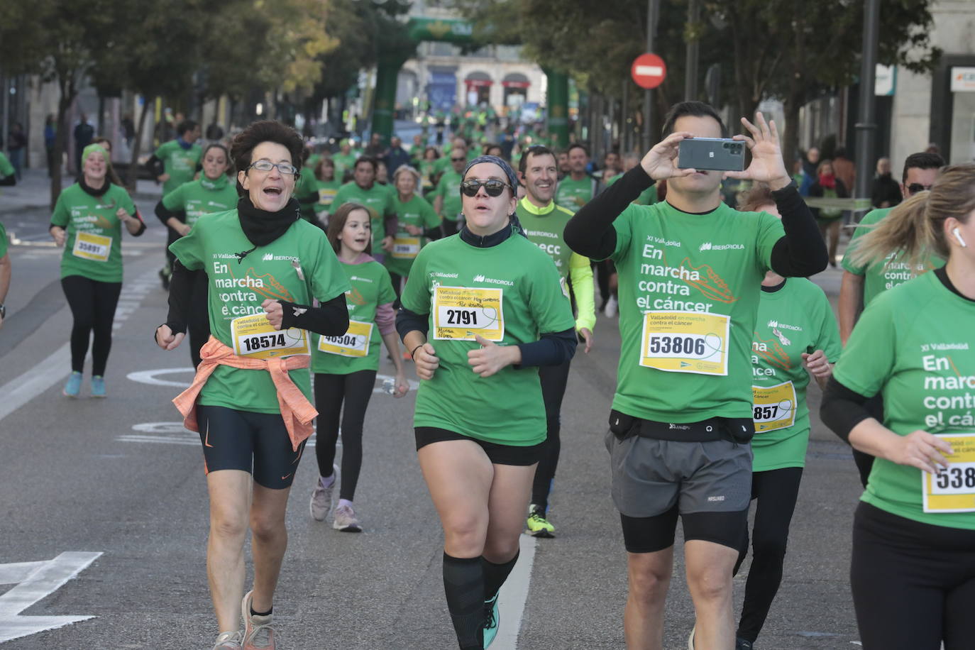 Fotos: La marcha contra el cáncer llena Valladolid de verde