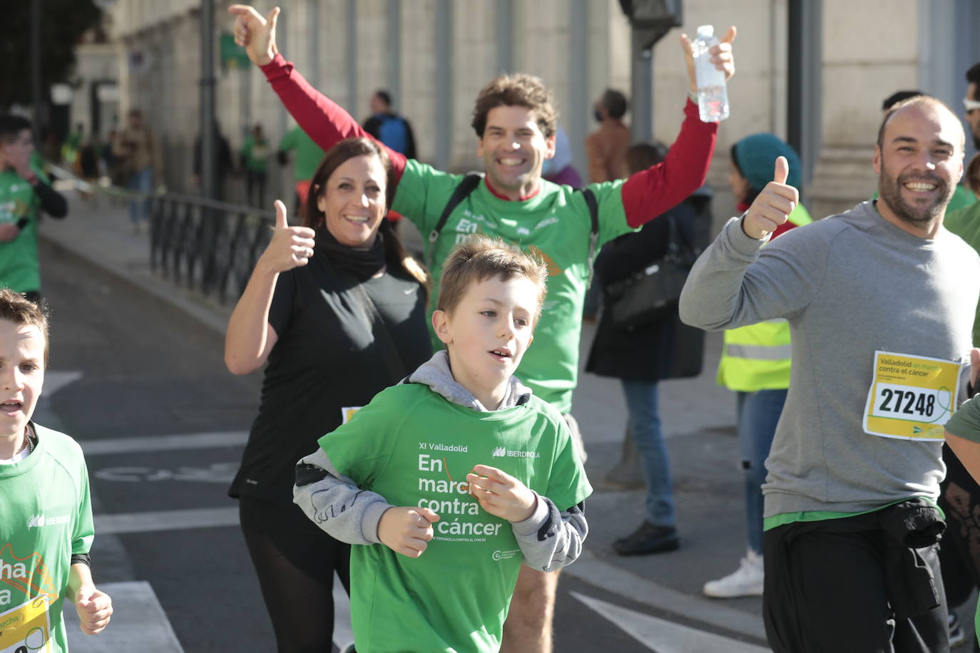 Fotos: La marcha contra el cáncer llena Valladolid de verde