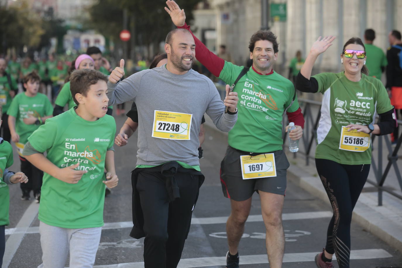 Fotos: La marcha contra el cáncer llena Valladolid de verde