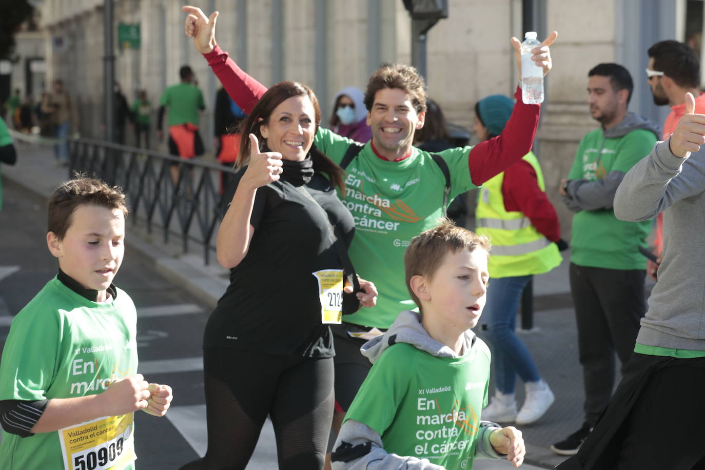 Fotos: La marcha contra el cáncer llena Valladolid de verde