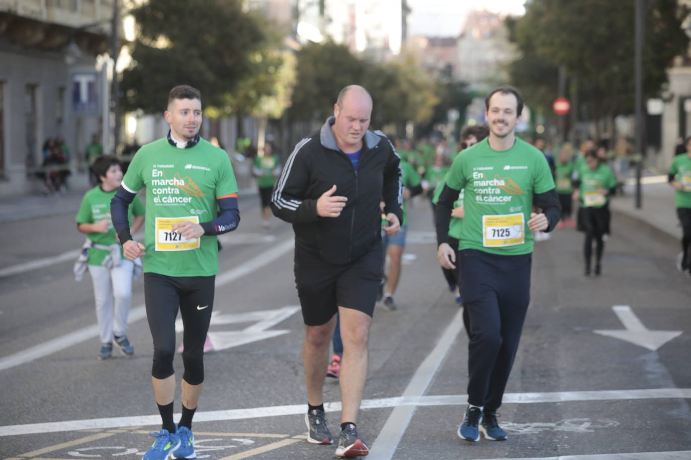 Fotos: La marcha contra el cáncer llena Valladolid de verde