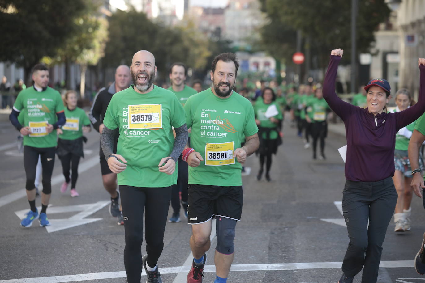 Fotos: La marcha contra el cáncer llena Valladolid de verde