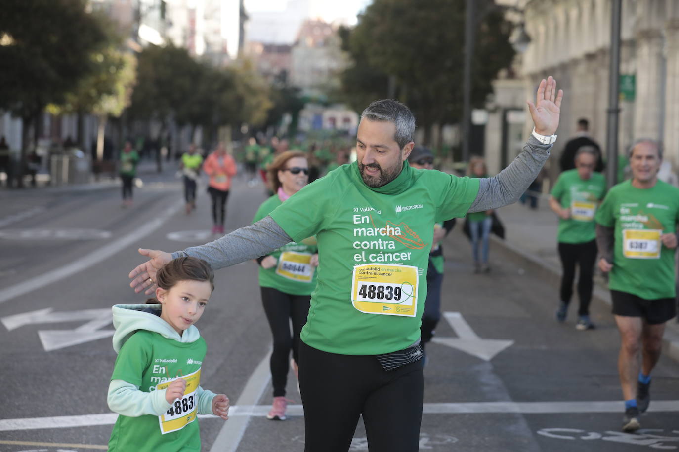 Fotos: La marcha contra el cáncer llena Valladolid de verde