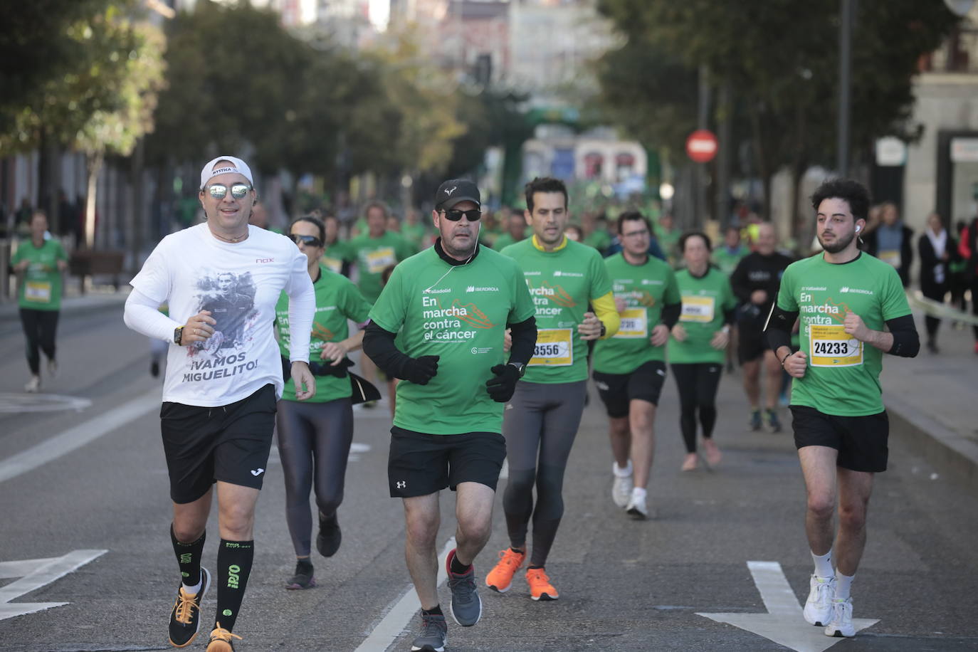 Fotos: La marcha contra el cáncer llena Valladolid de verde