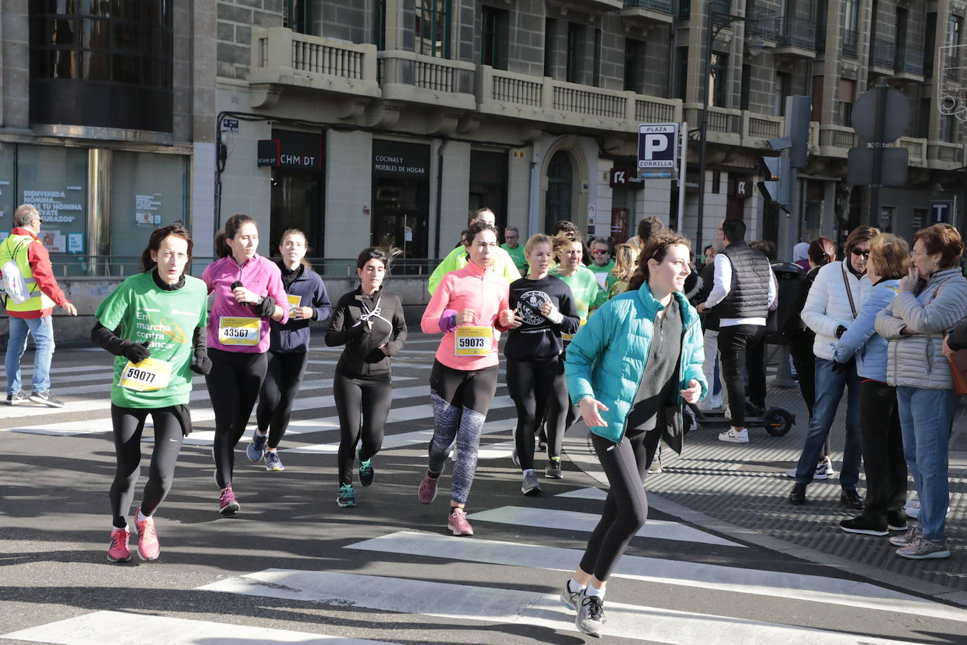 Fotos: La marcha contra el cáncer llena Valladolid de verde