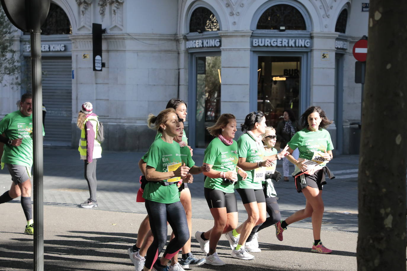 Fotos: La marcha contra el cáncer llena Valladolid de verde