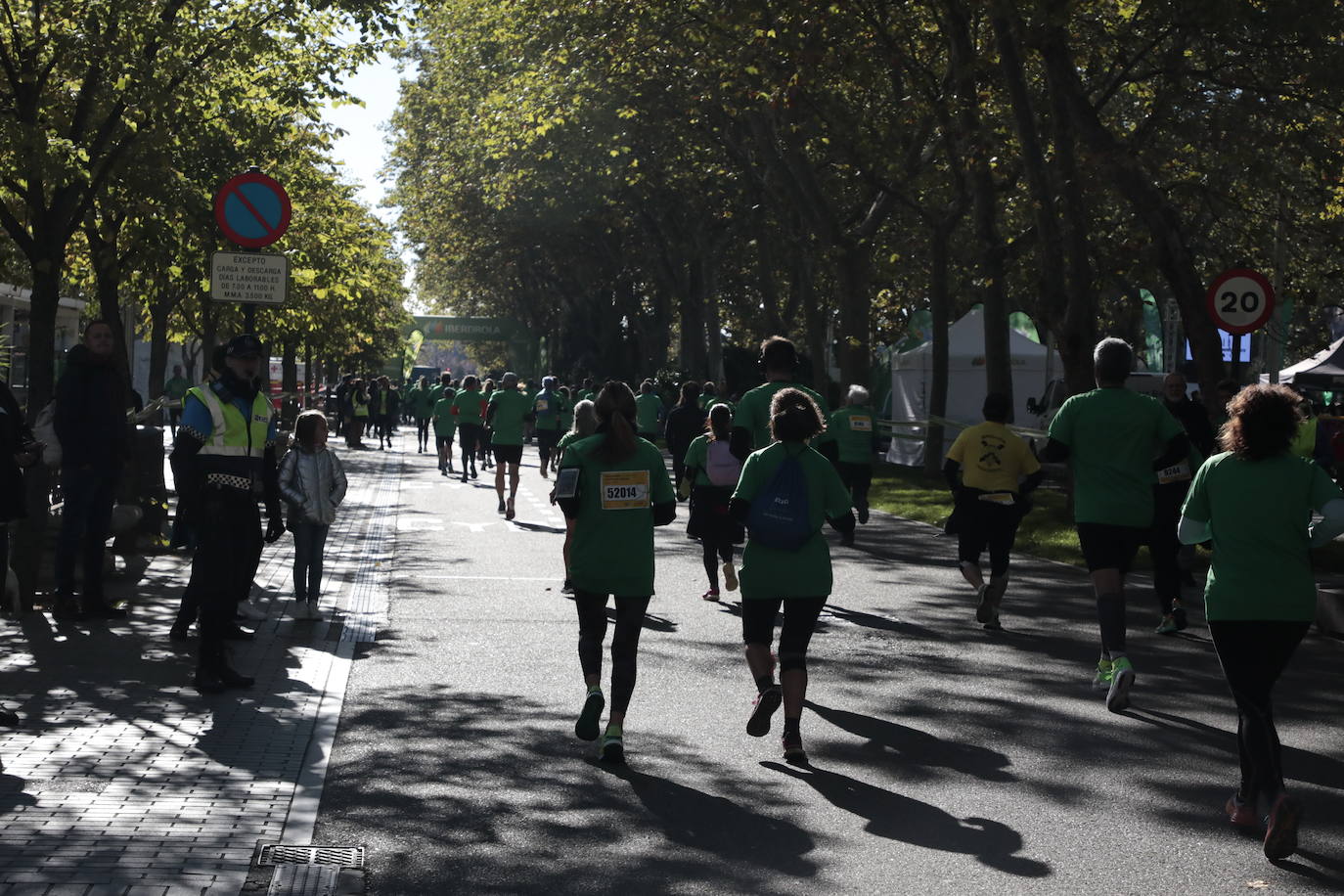 Fotos: La marcha contra el cáncer llena Valladolid de verde