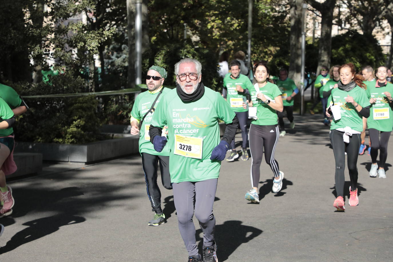 Fotos: La marcha contra el cáncer llena Valladolid de verde