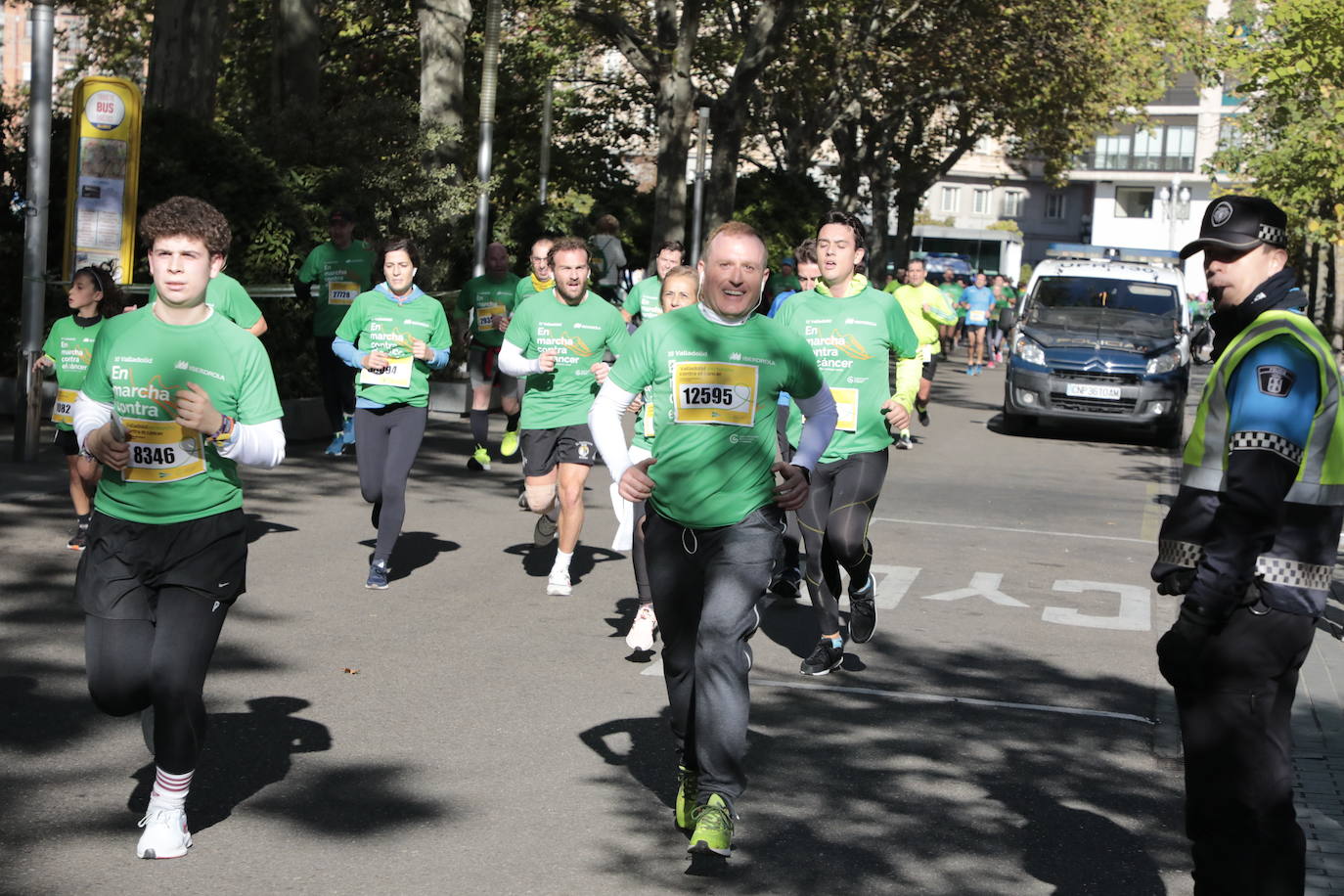 Fotos: La marcha contra el cáncer llena Valladolid de verde